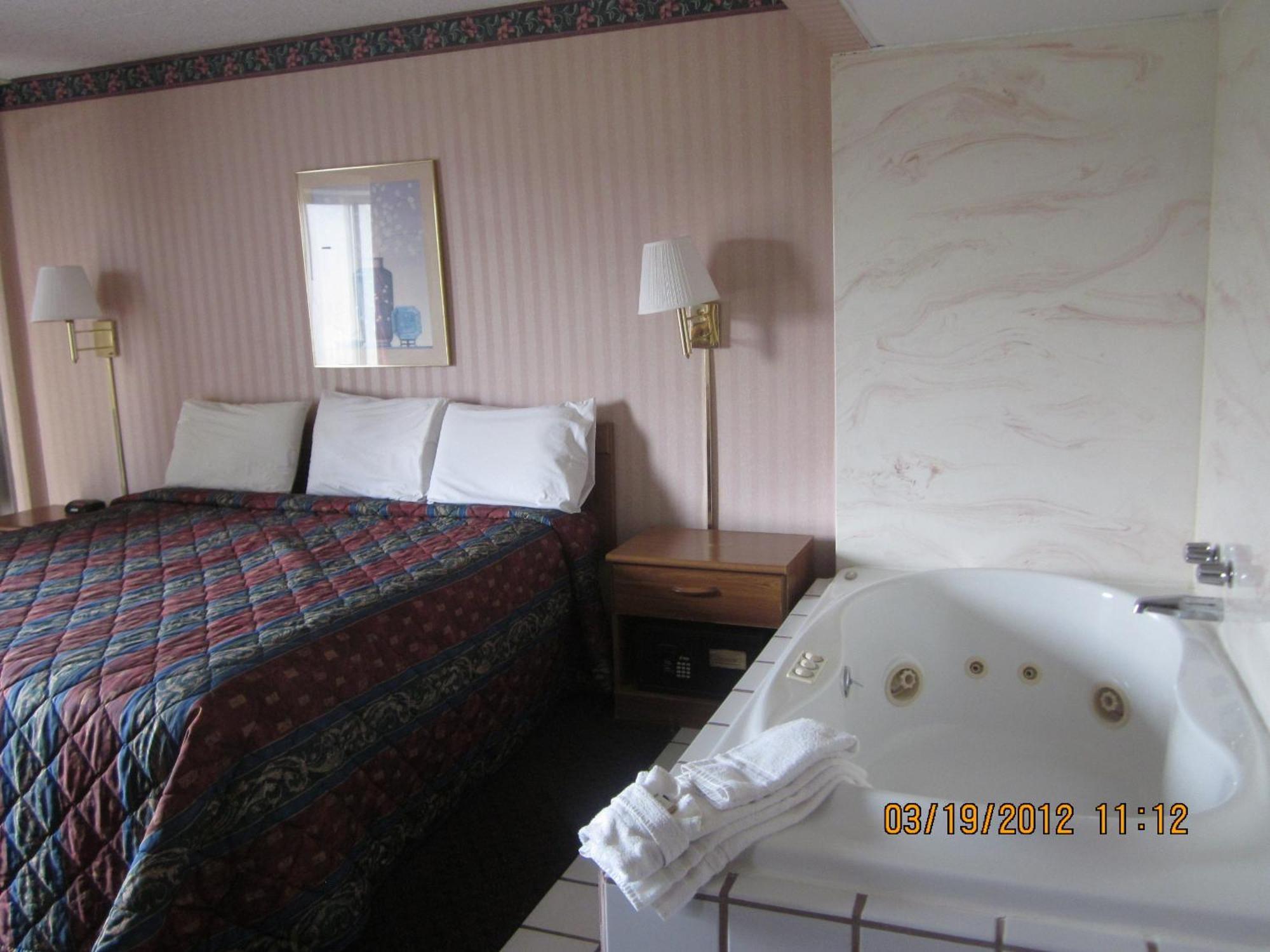 Howard Johnson By Wyndham Saint Joseph Benton Harbor Exterior foto