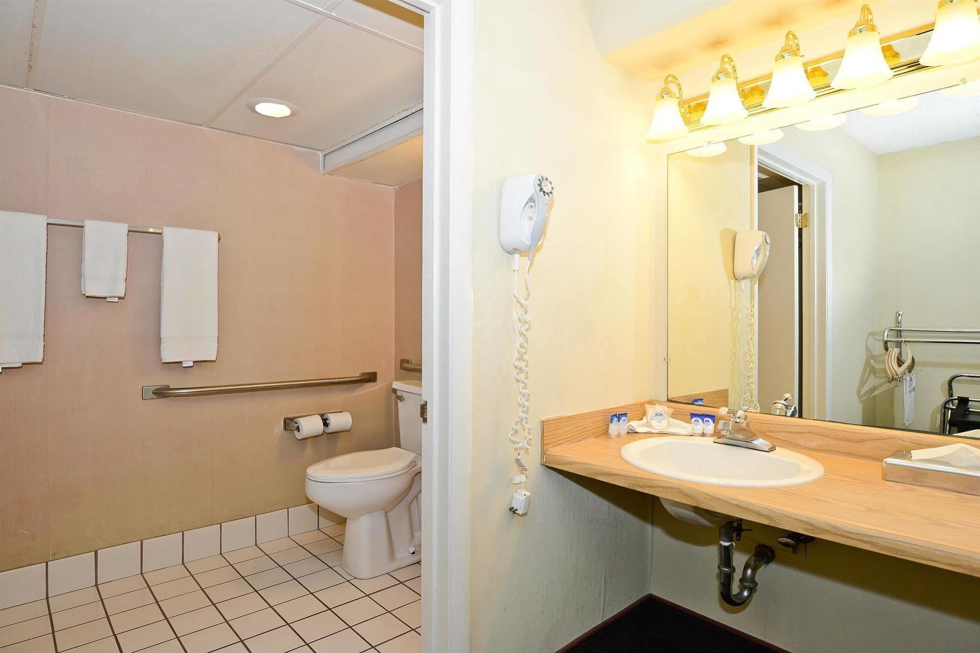 Howard Johnson By Wyndham Saint Joseph Benton Harbor Zimmer foto