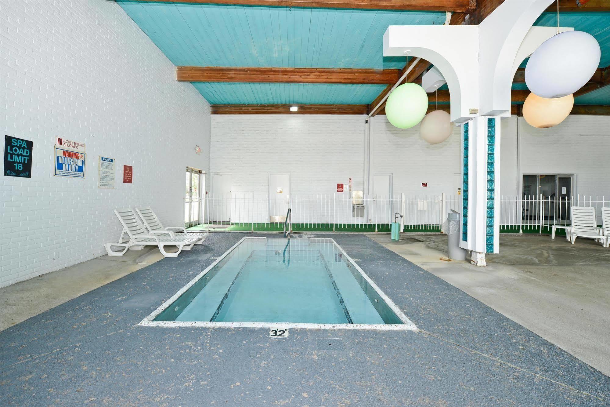 Howard Johnson By Wyndham Saint Joseph Benton Harbor Einrichtungen foto